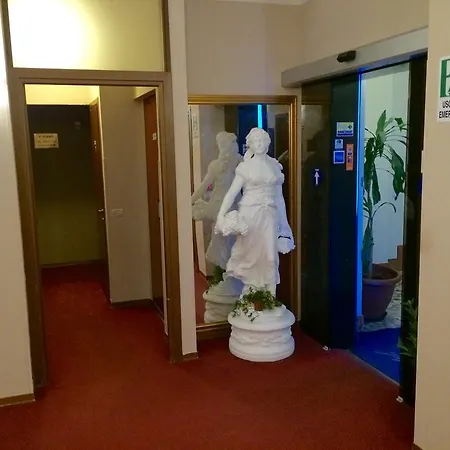 Royal 酒店 3*